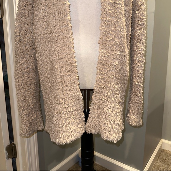 Hollister Fuzzy Knit Polyester Cardigan - Picture 9 of 9